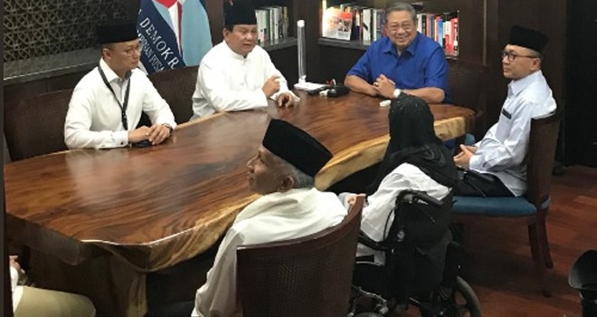 Prabowo di kediamana SBY di Mega Kuningan, Jumat (10/8/2018)/Twitter.